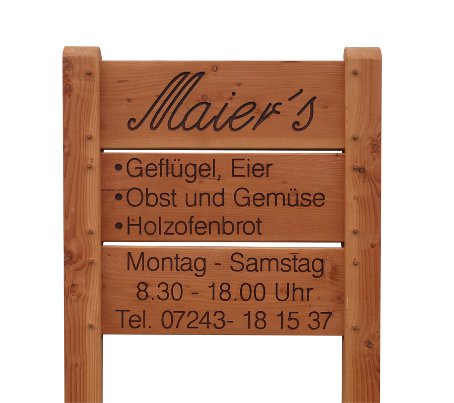 Holzschildersystem für einen Hofladen, komplett aus Holz. Holzschildersystem für einen Hofladen, komplett aus Holz.
